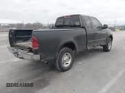 ✅ 2001 Ford F-150 XL • VIN: 2FTRX18L31CB05231 • Lot: 43905525. Wystawiony na IAAI z przebiegiem 137 559 mil. Bezpłatny archiwum sprzedaży aukcyjnych z USA i szczegółowy raport historii pojazdu na DreamBid. Zdjęcie 4.