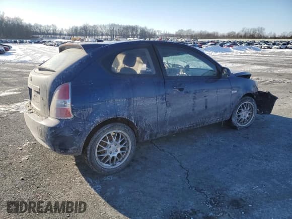 ✅ 2011 Hyundai Accent GS • VIN: KMHCM3AC9BU197642 • Лот: 42060555. Опубликован ранее на Copart с пробегом 110 502 миль. Бесплатный доступ к архиву аукционных продаж из США и подробный отчёт об истории автомобиля на DreamBid. Изображение 3.