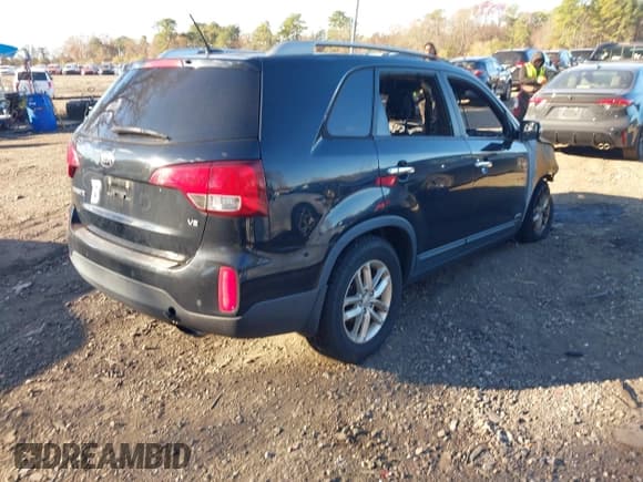 ✅ 2015 Kia Sorento LX • VIN: 5XYKTDA76FG611723 • Lot: 43680655. Listed on IAAI with 139,245 mi. Free auction sales archive from the USA and detailed vehicle history report at DreamBid. Image 4.