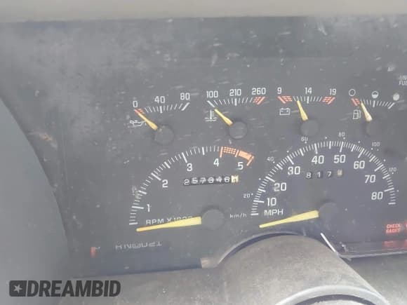 ✅ 1994 GMC Suburban • VIN: 1GDFK16K8RJ719308 • Lot: 42842450. Wystawiony na IAAI z przebiegiem 257 346 mil. Bezpłatny archiwum sprzedaży aukcyjnych z USA i szczegółowy raport historii pojazdu na DreamBid. Zdjęcie 7.