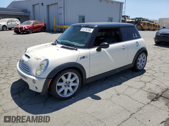 ✅ 2004 MINI Hardtop S • VIN: WMWRE33454TD78702 • Lot: 61276765. Listed on Copart with 192,445 mi. Free auction sales archive from the USA and detailed vehicle history report at DreamBid. Image 1.