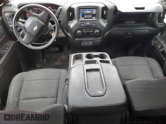 2020 Chevrolet Silverado 1500 Work Truck z VIN 1GCRYAEH6LZ230999, wystawiony jako Copart lot #84955474 z przebiegiem 178 689 mil mil oraz Szkoda całkowita • Salvage title. Historia ofert i sprzedaży dostępna na DreamBid. Obrazek 8.