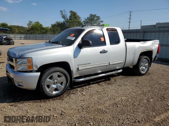 ✅ 2011 Chevrolet Silverado 1500 LT • VIN: 1GCRKSE33BZ212826 • Lot: 84192805. Listed on Copart with 209,403 mi. Free auction sales archive from the USA and detailed vehicle history report at DreamBid. Image 1.