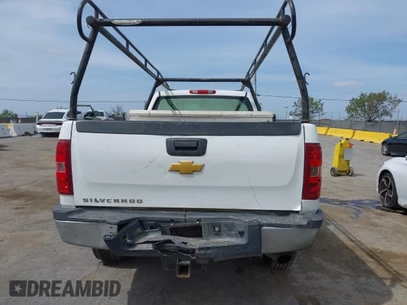 ✅ 2014 Chevrolet Silverado 2500HD Work Truck • VIN: 1GC0CVCG5EF177029 • Lot: 42116212. Wystawiony na IAAI z przebiegiem 235 360 mil. Bezpłatny archiwum sprzedaży aukcyjnych z USA i szczegółowy raport historii pojazdu na DreamBid. Zdjęcie 17.