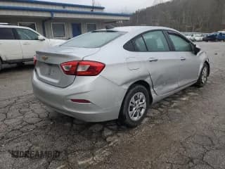 ✅ 2019 Chevrolet Cruze LS • VIN: 1G1BC5SM3K7147011 • Lot: 67678112. Wystawiony na Copart z przebiegiem 88 472 mil. Bezpłatny archiwum sprzedaży aukcyjnych z USA i szczegółowy raport historii pojazdu na DreamBid. Zdjęcie 3.