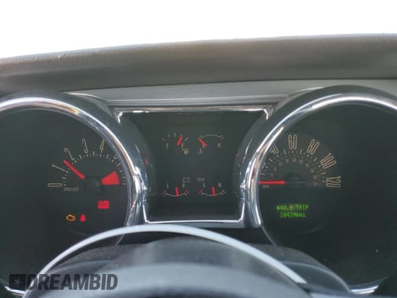 ✅ 2006 Ford Mustang Standard • VIN: 1ZVHT80N165136621 • Lot: 85731305. Wystawiony na Copart z przebiegiem 104 396 mil. Bezpłatny archiwum sprzedaży aukcyjnych z USA i szczegółowy raport historii pojazdu na DreamBid. Zdjęcie 9.