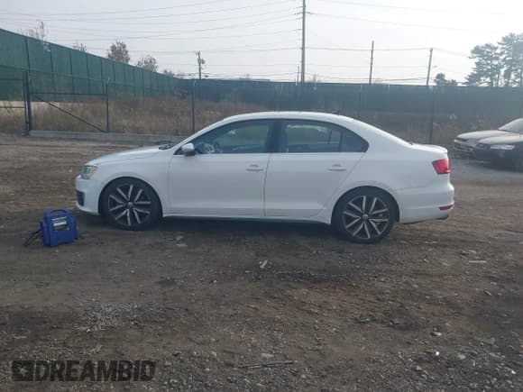 ✅ 2014 Volkswagen Jetta GLI • VIN: 3VW4T7AJ7EM385194 • Lot: 43765495. Wystawiony na IAAI z przebiegiem 151 140 mil. Bezpłatny archiwum sprzedaży aukcyjnych z USA i szczegółowy raport historii pojazdu na DreamBid. Zdjęcie 14.