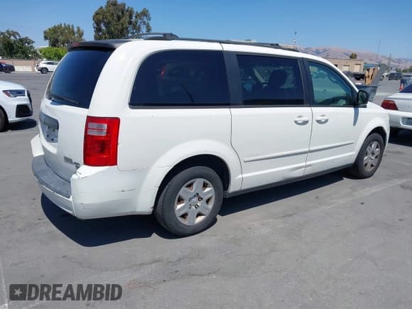 ✅ 2009 Dodge Grand Caravan SE • VIN: 1D8HN44E49B506757 • Lot: 42605492. Listed on IAAI with 204,668 mi. Free auction sales archive from the USA and detailed vehicle history report at DreamBid. Image 4.