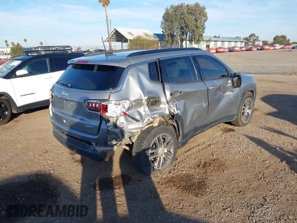 ✅ 2019 Jeep Compass Altitude • VIN: 3C4NJCBB0KT743606 • Lot: 41468490. Wystawiony na IAAI z przebiegiem 57 787 mil. Bezpłatny archiwum sprzedaży aukcyjnych z USA i szczegółowy raport historii pojazdu na DreamBid. Zdjęcie 4.