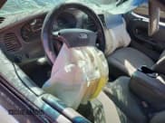 ✅ 2002 Ford Ranger XL • VIN: 1FTYR10D32PB09824 • Lot: 82225865. Wystawiony na Copart z przebiegiem 199 804 mil. Bezpłatny archiwum sprzedaży aukcyjnych z USA i szczegółowy raport historii pojazdu na DreamBid. Zdjęcie 8.