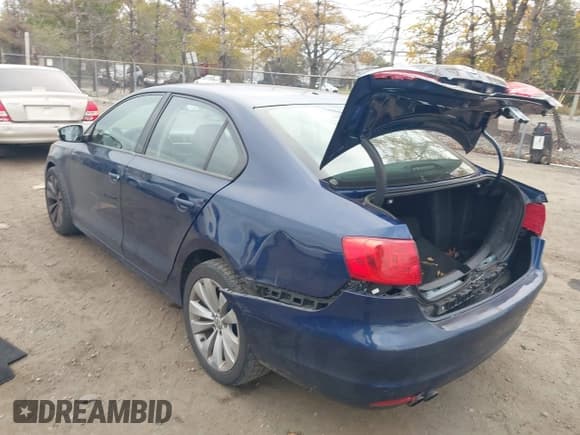 ✅ 2011 Volkswagen Jetta SE • VIN: 3VWDZ7AJ4BM067513 • Lot: 43568532. Listed on IAAI with 181,869 mi. Free auction sales archive from the USA and detailed vehicle history report at DreamBid. Image 3.