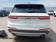 ✅ 2022 Lincoln Corsair Standard • VIN: 5LMCJ1C91NUL29924 • Lot: 42471141. Wystawiony na IAAI z przebiegiem 37 883 mil. Bezpłatny archiwum sprzedaży aukcyjnych z USA i szczegółowy raport historii pojazdu na DreamBid. Zdjęcie 16.