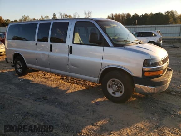 ✅ 2011 Chevrolet Express Passenger 1LT • VIN: 1GAZG1FGXB1150149 • Lot: 89523015. Wystawiony na Copart z przebiegiem 374 698 mil. Bezpłatny archiwum sprzedaży aukcyjnych z USA i szczegółowy raport historii pojazdu na DreamBid. Zdjęcie 4.