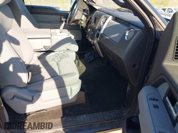 ✅ 2013 Ford F-150 XL • VIN: 1FTFX1ET4DKE38075 • Lot: 42232611. Wystawiony na IAAI z przebiegiem 127 945 mil. Bezpłatny archiwum sprzedaży aukcyjnych z USA i szczegółowy raport historii pojazdu na DreamBid. Zdjęcie 5.