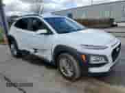 2020 Hyundai Kona SEL z VIN KM8K2CAA3LU416046, wystawiony jako Copart lot #48745673 z przebiegiem 53 780 mil mil oraz . Historia ofert i sprzedaży dostępna na DreamBid. Obrazek 4.