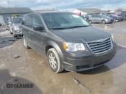 ✅ 2010 Chrysler Town & Country LX • VIN: 2A4RR2D16AR387179 • Lot: 41410509. Wystawiony na IAAI z przebiegiem 209 506 mil. Bezpłatny archiwum sprzedaży aukcyjnych z USA i szczegółowy raport historii pojazdu na DreamBid. Zdjęcie 1.
