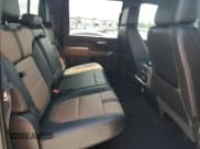 ✅ 2020 Chevrolet Silverado 2500HD High Country • VIN: 1GC4YREY2LF311637 • Lot: 68653285. Wystawiony na Copart z przebiegiem 63 421 mil. Bezpłatny archiwum sprzedaży aukcyjnych z USA i szczegółowy raport historii pojazdu na DreamBid. Zdjęcie 10.