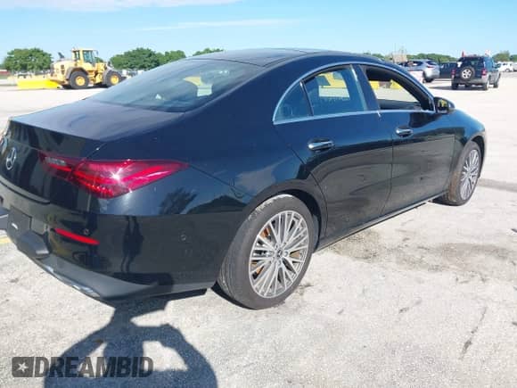 2025 Mercedes-Benz CLA 250 с VIN W1K5J4GB2SN521962, выставлен на аукционе IAAI как лот 43404971 с пробегом 20 402 миль миль и . История ставок и продаж доступна на DreamBid. Изображение 4.