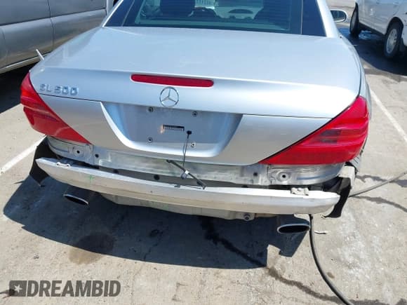 ✅ 2005 Mercedes-Benz SL 500 • VIN: WDBSK75F55F098924 • Lot: 42215237. Wystawiony na IAAI z przebiegiem 211 102 mil. Bezpłatny archiwum sprzedaży aukcyjnych z USA i szczegółowy raport historii pojazdu na DreamBid. Zdjęcie 6.