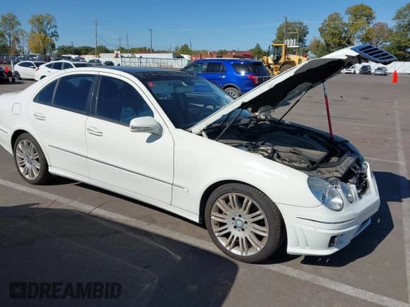 ✅ 2008 Mercedes-Benz E 350 Luxury • VIN: WDBUF87X18B321576 • Lot: 43525612. Wystawiony na IAAI z przebiegiem 139 323 mil. Bezpłatny archiwum sprzedaży aukcyjnych z USA i szczegółowy raport historii pojazdu na DreamBid. Zdjęcie 1.