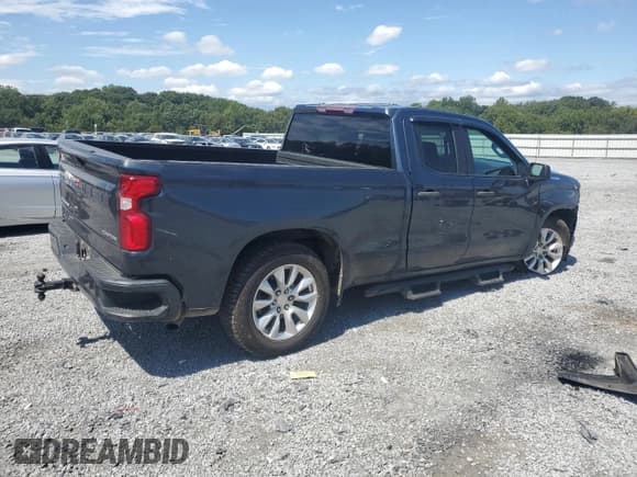 ✅ 2020 Chevrolet Silverado 1500 Custom • VIN: 1GCRWBEK9LZ339027 • Lot: 70393854. Wystawiony na Copart z przebiegiem 97 802 mil. Bezpłatny archiwum sprzedaży aukcyjnych z USA i szczegółowy raport historii pojazdu na DreamBid. Zdjęcie 3.