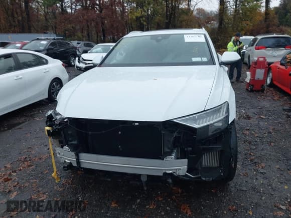✅ 2021 Audi Q8 Premium Plus • VIN: WA1EVAF10MD016740 • Lot: 43367182. Listed on IAAI with 65,403 mi. Free auction sales archive from the USA and detailed vehicle history report at DreamBid. Image 12.