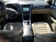 ✅ 2017 Ford Fusion SE • VIN: 3FA6P0HD2HR153395 • Lot: 70981805. Wystawiony na Copart z przebiegiem 141 433 mil. Bezpłatny archiwum sprzedaży aukcyjnych z USA i szczegółowy raport historii pojazdu na DreamBid. Zdjęcie 8.