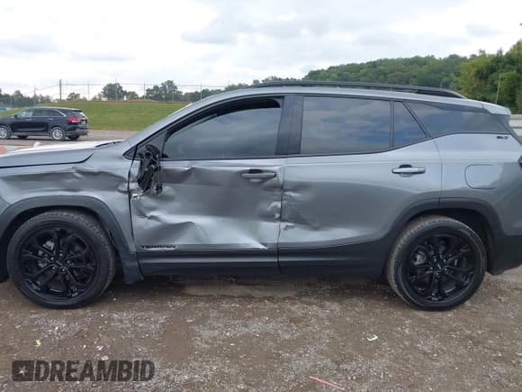 ✅ 2021 GMC Terrain SLT • VIN: 3GKALPEV6ML393735 • Lot: 43140005. Wystawiony na IAAI z przebiegiem 43 267 mil. Bezpłatny archiwum sprzedaży aukcyjnych z USA i szczegółowy raport historii pojazdu na DreamBid. Zdjęcie 14.