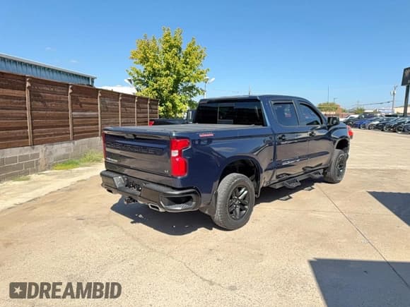 ✅ 2019 Chevrolet Silverado 1500 LT Trail Boss • VIN: 3GCPYFEDXKG194329 • Lot: 85728635. Wystawiony na Copart z przebiegiem 72 766 mil. Bezpłatny archiwum sprzedaży aukcyjnych z USA i szczegółowy raport historii pojazdu na DreamBid. Zdjęcie 4.