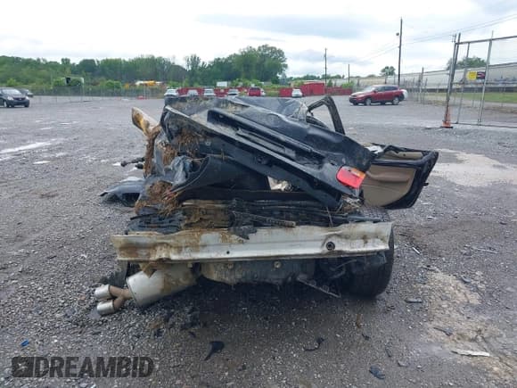 ✅ 2004 BMW 3 Series 325i • VIN: WBAET37444NH05531 • Лот: 42490767. Опубликован ранее на IAAI с пробегом Не указан. Бесплатный доступ к архиву аукционных продаж из США и подробный отчёт об истории автомобиля на DreamBid. Изображение 16.