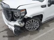 ✅ 2023 GMC Sierra 1500 Denali Ultimate • VIN: 1GTUUHEL2PZ298886 • Лот: 41976852. Опубликован ранее на IAAI с пробегом 15 586 миль. Бесплатный доступ к архиву аукционных продаж из США и подробный отчёт об истории автомобиля на DreamBid. Изображение 6.