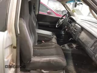 ✅ 2001 Dodge Dakota • VIN: 1B7GG22X21S138063 • Lot: 41998737. Wystawiony na IAAI z przebiegiem 210 178 mil. Bezpłatny archiwum sprzedaży aukcyjnych z USA i szczegółowy raport historii pojazdu na DreamBid. Zdjęcie 5.