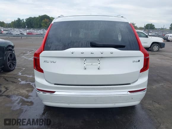 ✅ 2024 Volvo XC90 Plus Bright Theme • VIN: YV4062PE5R1152579 • Lot: 43406659. Wystawiony na IAAI z przebiegiem 11 804 mil. Bezpłatny archiwum sprzedaży aukcyjnych z USA i szczegółowy raport historii pojazdu na DreamBid. Zdjęcie 17.