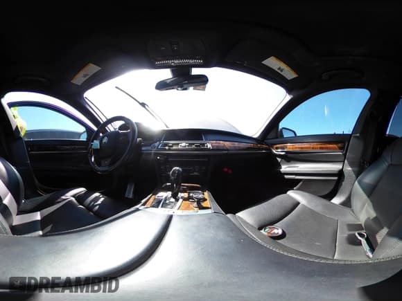 ✅ 2014 BMW 7 Series ALPINA B7 • VIN: WBAYE8C53ED135383 • Lot: 41778392. Wystawiony na IAAI z przebiegiem 110 468 mil. Bezpłatny archiwum sprzedaży aukcyjnych z USA i szczegółowy raport historii pojazdu na DreamBid. Zdjęcie 19.