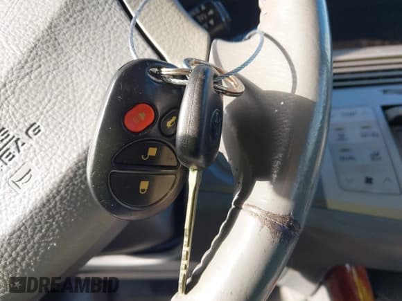 ✅ 2005 Toyota Avalon Touring • VIN: 4T1BK36B55U023136 • Lot: 43795516. Listed on IAAI with 292,890 mi. Free auction sales archive from the USA and detailed vehicle history report at DreamBid. Image 11.