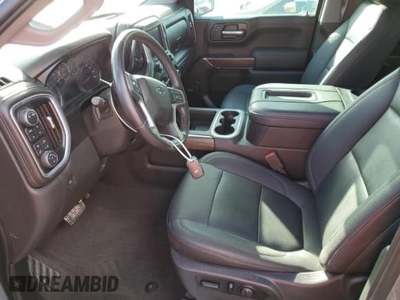 ✅ 2021 Chevrolet Silverado 1500 RST • VIN: 3GCUYEET1MG231839 • Lot: 77041394. Wystawiony na Copart z przebiegiem 71 142 mil. Bezpłatny archiwum sprzedaży aukcyjnych z USA i szczegółowy raport historii pojazdu na DreamBid. Zdjęcie 7.