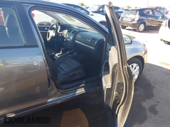 ✅ 2010 Volkswagen Jetta SE • VIN: 3VWRZ7AJ9AM117245 • Lot: 43584949. Listed on IAAI with 168,009 mi. Free auction sales archive from the USA and detailed vehicle history report at DreamBid. Image 5.