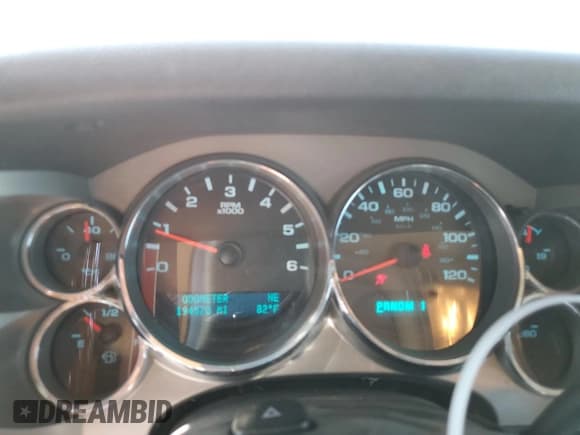 ✅ 2014 GMC Sierra 2500HD SLE • VIN: 1GT120CG1EF160867 • Lot: 48971075. Wystawiony na Copart z przebiegiem 194 570 mil. Bezpłatny archiwum sprzedaży aukcyjnych z USA i szczegółowy raport historii pojazdu na DreamBid. Zdjęcie 9.