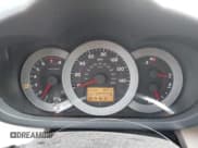 ✅ 2006 Toyota RAV4 Limited • VIN: JTMBK34V165009845 • Лот: 42587051. Опубликован ранее на IAAI с пробегом 229 446 миль. Бесплатный доступ к архиву аукционных продаж из США и подробный отчёт об истории автомобиля на DreamBid. Изображение 7.