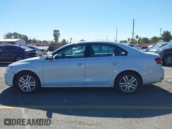 ✅ 2017 Volkswagen Jetta S • VIN: 3VW2B7AJ1HM286045 • Lot: 43576577. Wystawiony na IAAI z przebiegiem 114 379 mil. Bezpłatny archiwum sprzedaży aukcyjnych z USA i szczegółowy raport historii pojazdu na DreamBid. Zdjęcie 14.