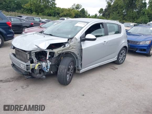 2020 Chevrolet Sonic LT с VIN 1G1JD6SBXL4108917, выставлен на аукционе IAAI как лот 43197184 с пробегом 77 666 миль миль и . История ставок и продаж доступна на DreamBid. Изображение 2.