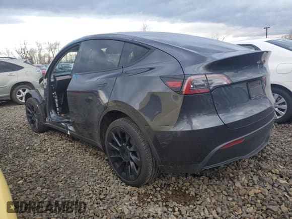 ✅ 2024 Tesla Model Y Long Range • VIN: 7SAYGDEE0RF990269 • Lot: 43636615. Listed on Copart with 31,740 mi. Free auction sales archive from the USA and detailed vehicle history report at DreamBid. Image 2.