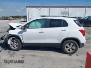 ✅ 2020 Chevrolet Trax LT • VIN: 3GNCJLSBXLL143398 • Lot: 43113837. Wystawiony na IAAI z przebiegiem 100 061 mil. Bezpłatny archiwum sprzedaży aukcyjnych z USA i szczegółowy raport historii pojazdu na DreamBid. Zdjęcie 14.