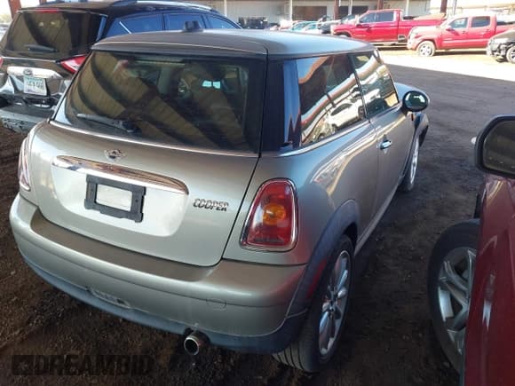 ✅ 2010 MINI Hardtop • VIN: WMWMF3C52ATZ26549 • Lot: 43870884. Wystawiony na IAAI z przebiegiem Nie podano. Bezpłatny archiwum sprzedaży aukcyjnych z USA i szczegółowy raport historii pojazdu na DreamBid. Zdjęcie 4.