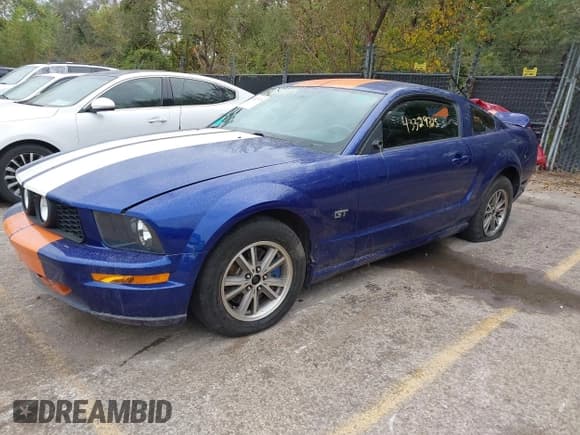 ✅ 2005 Ford Mustang GT Deluxe • VIN: 1ZVFT82H555183325 • Lot: 43329725. Listed on IAAI with 132,099 mi. Free auction sales archive from the USA and detailed vehicle history report at DreamBid. Image 18.