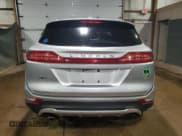 ✅ 2017 Lincoln MKC Reserve • VIN: 5LMCJ3C95HUL16691 • Lot: 60919875. Wystawiony na Copart z przebiegiem 100 130 mil. Bezpłatny archiwum sprzedaży aukcyjnych z USA i szczegółowy raport historii pojazdu na DreamBid. Zdjęcie 6.