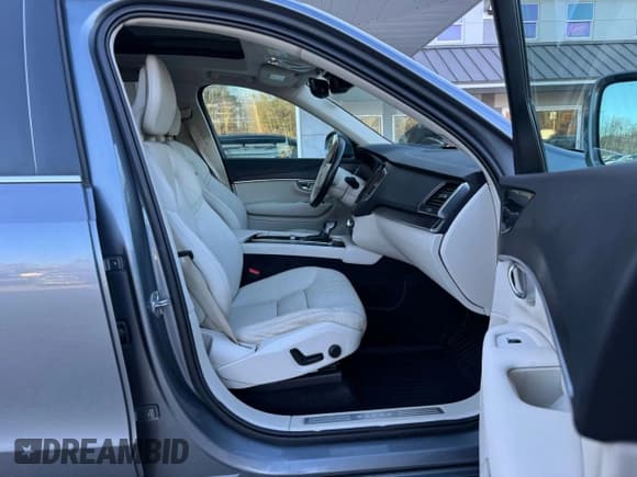 ✅ 2020 Volvo XC90 Momentum • VIN: YV4102PK9L1587026 • Лот: 93923095. Опубликован ранее на Copart с пробегом 158 886 миль. Бесплатный доступ к архиву аукционных продаж из США и подробный отчёт об истории автомобиля на DreamBid. Изображение 5.