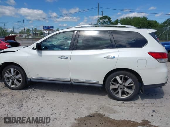 ✅ 2015 Nissan Pathfinder Platinum • VIN: 5N1AR2MM0FC613659 • Lot: 42194214. Listed on IAAI with 138,180 mi. Free auction sales archive from the USA and detailed vehicle history report at DreamBid. Image 14.