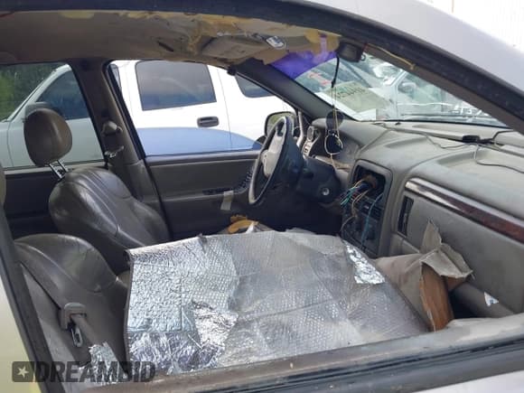 ✅ 2000 Jeep Grand Cherokee Laredo • VIN: 1J4G248S5YC299897 • Lot: 41944724. Listed on IAAI with Not provided. Free auction sales archive from the USA and detailed vehicle history report at DreamBid. Image 5.