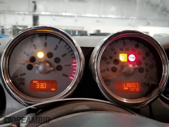 ✅ 2005 MINI Convertible S • VIN: WMWRH33435TF82066 • Lot: 93216955. Wystawiony na Copart z przebiegiem 118 207 mil. Bezpłatny archiwum sprzedaży aukcyjnych z USA i szczegółowy raport historii pojazdu na DreamBid. Zdjęcie 9.